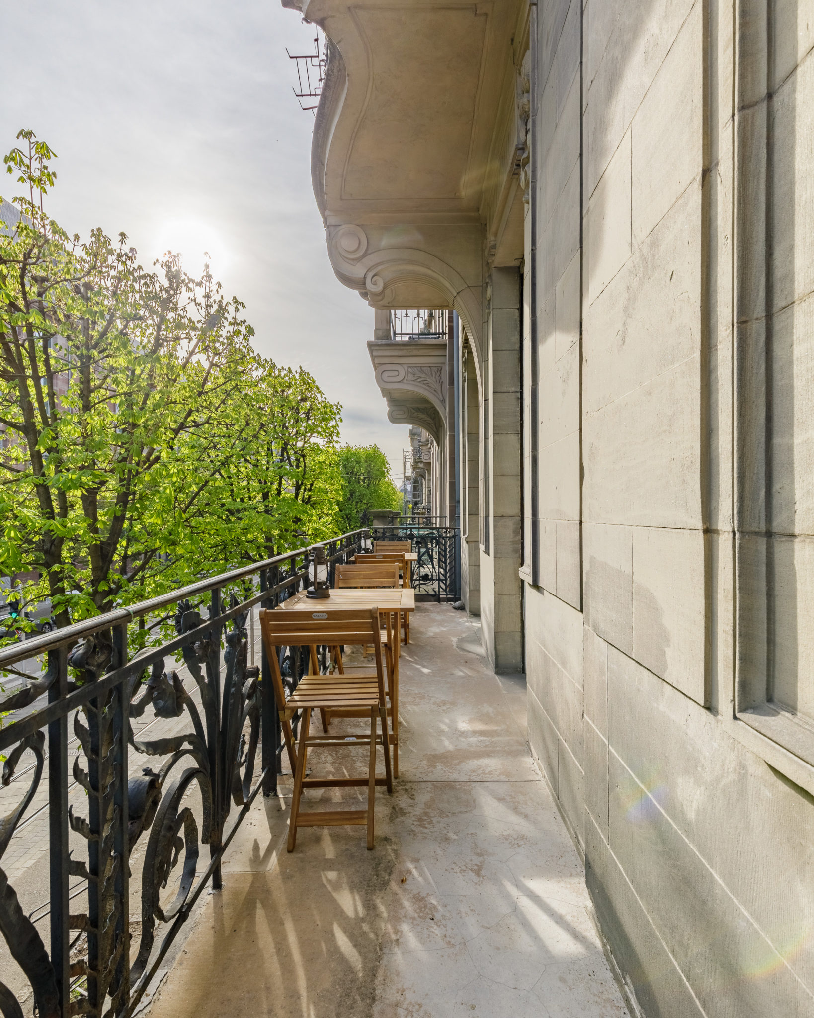 Balcon, face à l'ancien Hôtel des Postes